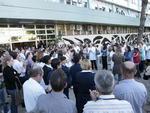 No Hospital Universitrio de Santa Maria (Husm), mdicos, funcionrios e familiares de pacientes se reuniram para a homenagem em frente  instituio