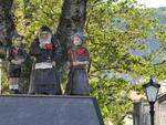 Integrantes do movimento &quot;Aqui Bate um Corao&quot; espalharam 239 coraes pelas ruas da cidade para homenagem as vtimas