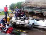 15 - 20 de fevereiro de 2009 - A Parati da Secretaria de Sade de Timb se choca com um caminho de Iara, no Km 35 da BR-470, em Gaspar. Morreram na hora Pablo Vieira, 2 anos, Maria Madalena da Silva, 19, Almir Lenzi, 50, Hanelore Janke,47. Todos ocupantes da Parati.