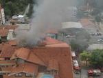 Prdio residencial foi evacuado para combate s chamas