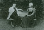 A imigrante alem Therese Stutzer com o marido pastor luterano Gustav. Pelo registro de cartas e romances da Blumenau do Sculo 19, ela revela e perpetua as histrias do passado