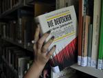 O Centro de Literatura Alem possui cinco mil livros que foram doados por famlias blumenauenses