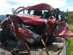 Tera-feira:  Um homem morreu ao se envolver em um acidente no km 12 da Rodovia Antnio Heil, em Itaja. A vtima, dirigia um Uno quando bateu de frente com um carro-forte