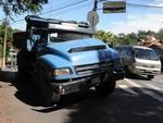 Segunda-feira: Por volta das 9h30min, um caminho-caamba bateu em um pilar na entrada do tnel da Ponte de Ferro, no Bairro Ponta Aguda, em Blumenau