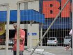 Segunda-feira: Hipermercado Big do Bairro da Velha, em Blumenau, foi interditado pela Vigilncia Sanitria pela presena de ratos e fezes do animal nos departamentos da loja e em diversos locais da rea de venda