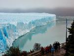 Fotgrafo do Santa, Lucas Amorelli, viajou dos pampas do Norte do pas at a parte Sul da Cordilheira dos Andes registrando as belas paisagens. A regio  cercada por vegetao rasteira, que mais parece um deserto inspito contrastando com o azul celeste do Lago Argentino