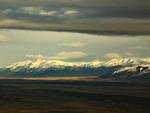 Fotgrafo do Santa, Lucas Amorelli, viajou dos pampas do Norte do pas at a parte Sul da Cordilheira dos Andes registrando as belas paisagens. A regio  cercada por vegetao rasteira, que mais parece um deserto inspito contrastando com o azul celeste do Lago Argentino
