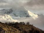 Fotgrafo do Santa, Lucas Amorelli, viajou dos pampas do Norte do pas at a parte Sul da Cordilheira dos Andes registrando as belas paisagens. A regio  cercada por vegetao rasteira, que mais parece um deserto inspito contrastando com o azul celeste do Lago Argentino