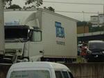 Quinta-feira: Acidente entre caminhes e um carro de passeio sobre a ponte do km 111 da BR 101 entre Itaja e Navegantes formou filas nas direes da Br 470 e BR 101