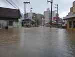 Tera-feira: Forte chuva que atingiu Blumenau alagou alguns pontos do municpio, como as Ruas Antnio da Veiga, So Paulo e Almirante Barroso