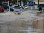 Quarta-feira: Forte chuva deixou o trnsito complicado entre Itaja e Balnerio Cambori