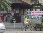 Quinta-feira: Bancrios fazem protesto contra demisses em Blumenau