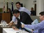 Segunda-feira: Raimundo Colombo assina a ordem de servio da revitalizao do trecho de 15 quilmetros de extenso que liga Pomerode at a entrada da SC-477 em Timb, com servios de pavimentao, drenagem e obras complementares