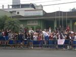 Quinta-feira: Alunos da Escola Santos Dumont fazem manifestao, em Blumenau. Manifestao  contra as mudanas feitas pelo governo do Estado, que aumentou o nmero de alunos por sala de aula