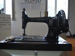 Museu de Hbitos e Costumes apresenta a mostra &quot;Ponto a ponto&quot;, que expe mquinas de costuras e sua relao com a indstria e com a arte atravs de seus pontos
