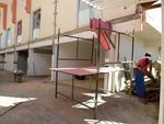Tera-feira: Problemas na estrutura de prdio assustam moradores de Cambori. Por causa de falhas na estrutura, sacadas do edfico tiveram de ser demolidas