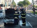 Quarta-feira: Veculo pega fogo e congestiona o trnsito no centro de Itaja