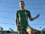Quinta-feira: Metropolitano contrata atacante L, ex-Veranpolis. Autor de cinco gols no Campeonato Gacho, L foi um dos destaques na competio e atraiu ateno da diretoria verde na busca por um substituto para o artilheiro Rafael Costa