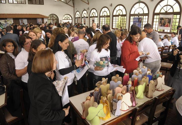 Foram produzidos 116 anjos para meninas e 125 para meninos.