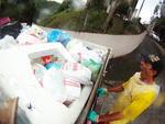 Coletores de lixo enfrentam rotina de trabalho rduo para recolher os resduos em Blumenau