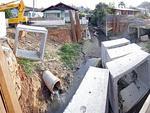 Sexta-feira: Conserto na Rua Jlio Rudiger Snior, em Blumenau,  interrompido por falha em mquina e prolonga sequelas de 2008