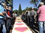 Fiis celebram a data com a missa na Catedral So Paulo Apstolo e tambm se renem nas ruas da cidade