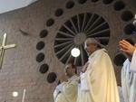 Fiis celebram a data com a missa na Catedral So Paulo Apstolo e tambm se renem nas ruas da cidade