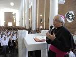 Fiis celebram a data com a missa na Catedral So Paulo Apstolo e tambm se renem nas ruas da cidade