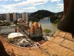 A torre da Catedral So Paulo Apstolo vista pelos olhos dos blumenauenses