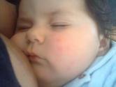 Agosto de 2011 - Jeniffer no colo da me, com dois meses