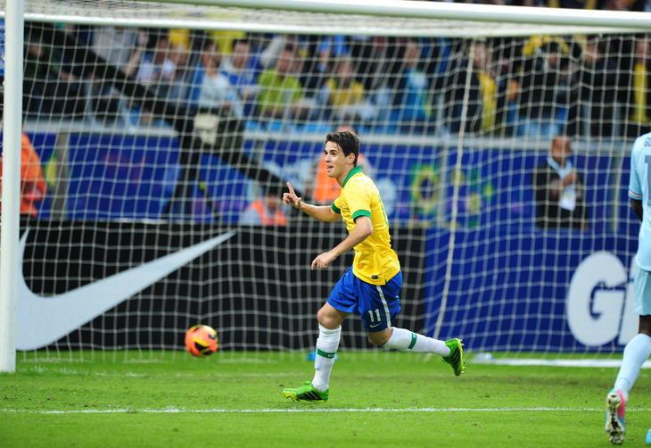 Oscar comemora o gol que marcou aos 8 minutos do primeiro tempo