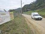 Das 25 obras de pavimentao financiadas com o Badesc somente 10 esto prontas. Quatro esto em andamento e 11 no tm data para comear; quem sofre so os moradores. Na foto, Rua Walter Berner