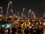 Manifestantes em Florianpolis atravessaram a Ponte Colombo Salles, sada da capital