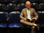 No Teatro Carlos Gomes - Ninja veste costume Ermenegildo Zegna (Apa) e camisa Dudalina.