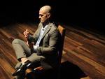 No Teatro Carlos Gomes - Ninja veste costume Ermenegildo Zegna (Apa) e camisa Dudalina.