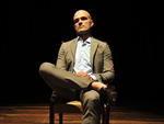 No Teatro Carlos Gomes - Ninja veste costume Ermenegildo Zegna (Apa) e camisa Dudalina.