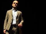 No Teatro Carlos Gomes - Ninja veste costume Ermenegildo Zegna (Apa) e camisa Dudalina.