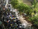 Centenas de manifestantes interromperam o trnsito na BR-101