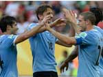 O Uruguai venceu o Taiti por 8 a 0 durante jogo em Recife, pelo Grupo B da Copa das Confederaes.