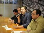 Prefeito de Blumenau anuncia nova reduo na tarifa de nibus. A mudana est relacionada  iseno total do Imposto Sobre Servio (ISS), imposto municipal