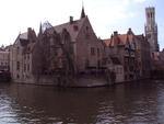 Cidade de arquitetura medieval  conhecida como a Veneza do Norte, graas aos canais que cruzam o centro