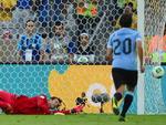 O goleiro Jlio Csar defendeu pnalti cobrado por Forln.