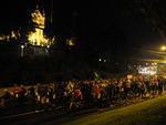 Protesto reuniu cerca de 800 pessoas em Blumenau e durou pouco mais de duas horas. Os manifestantes saram da prefeitura por volta das 18h desta segunda-feira, dia 1 de julho. Percorreram a Rua 7 de Setembro, caminharam at o Terminal da Fonte e seguiram at a Cmara de Vereadores.