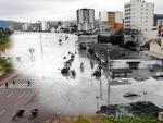 As fotos desta galeria so resultado de uma fuso de imagens impactantes da cheia com a vida atual no Vale do Itaja. A produo foi inspirada na srie da historiadora holandesa Jo Hedwig Teeuwise, intitulada Ghosts of War, feita em 2012