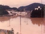 Proximidade da Praa do Estudante e da Rua Antnio da Veiga. Foto enviada por Paulo Machota. Mande tambm fotos da enchente de 1983 para o email geral@santa.com.br