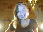 Tay Galega, 21 anos,  apaixonada pela msica desde os 16. Ela aposta no talento como cantora e tem conquistado espao nos palcos da regio.