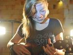Tay Galega, 21 anos,  apaixonada pela msica desde os 16. Ela aposta no talento como cantora e tem conquistado espao nos palcos da regio.