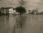 No dia 2 de agosto de 1983 o Rio Itaja-Au sobe mais uma vez e impede o trfego no incio da Avenida Beira-Rio