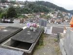 Alm dos tmulos antigos estarem quebrados, violados e com o mato tomando conta, cemitrios pblicos enfrentam dificuldades com inadimplncia de taxas    