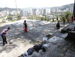 Domingo: Vamo Siun faz ao de limpeza na antiga sede do Restaurante Frohsinn, em Blumenau